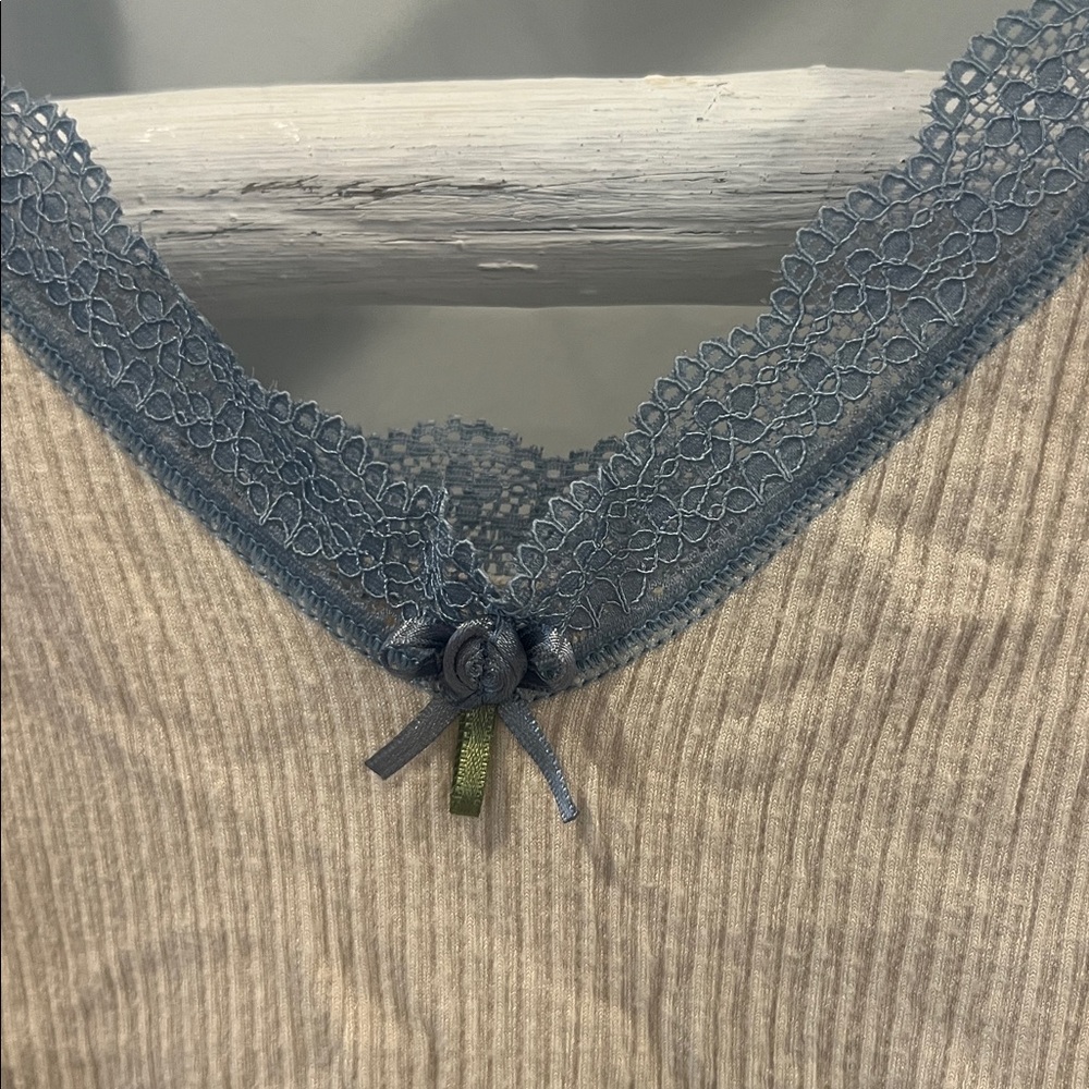 Out from under urban outfitters Cream and Blue Lace Trim cami Bodysuit large - Picture 4 of 7